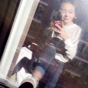 Meet your Posher, Avery